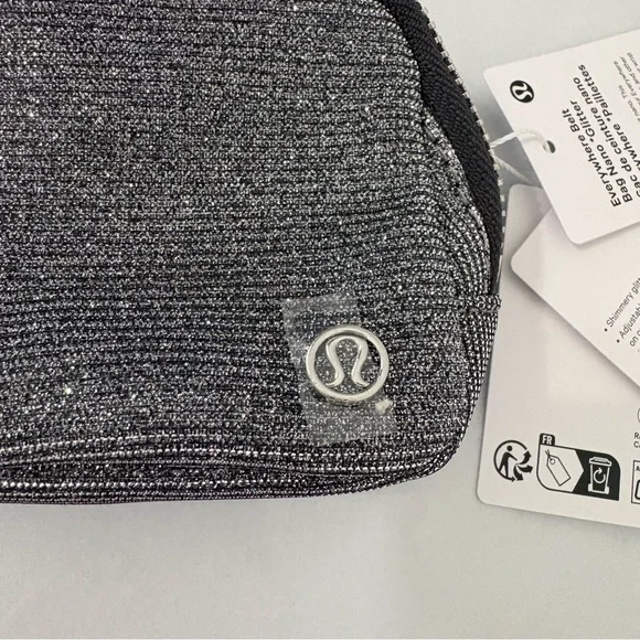Lululemon Everywhere Belt Bag Nano Glitter Dark Silver NWT - Picture 2 of 10